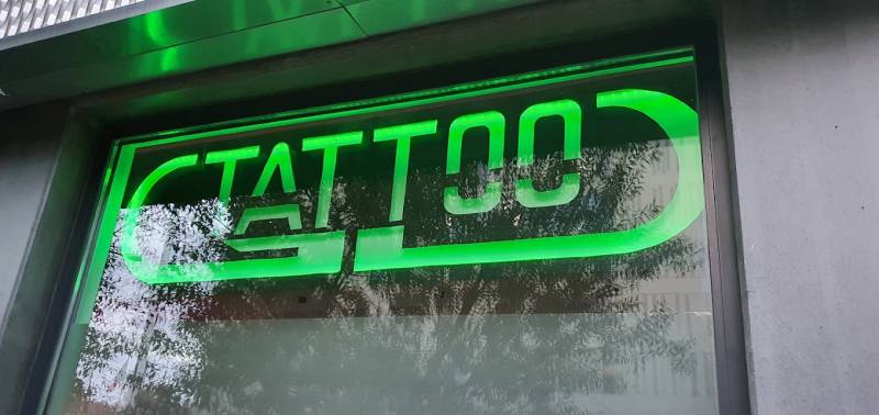 Vous faire un tatouage en noir et blanc à la main à proximité de Schiltigheim