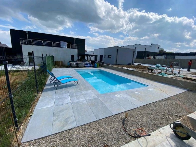  Où trouver une entreprise de pavage  pour la pose de dalle autour d'une piscine à Strasbourg dans le Bas-Rhin