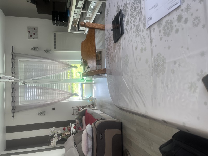 Réalisation et pose une kitchenette dans un studio à Marseille, bla-bla-bla bla-bla