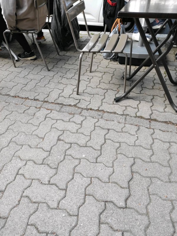 Taillage de pierre sur un balcon historique à Strasbourg en Alsace