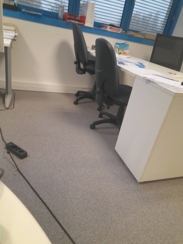 Le micro où trouver une entreprise pour le nettoyage des vitres dans un bureau à Brice